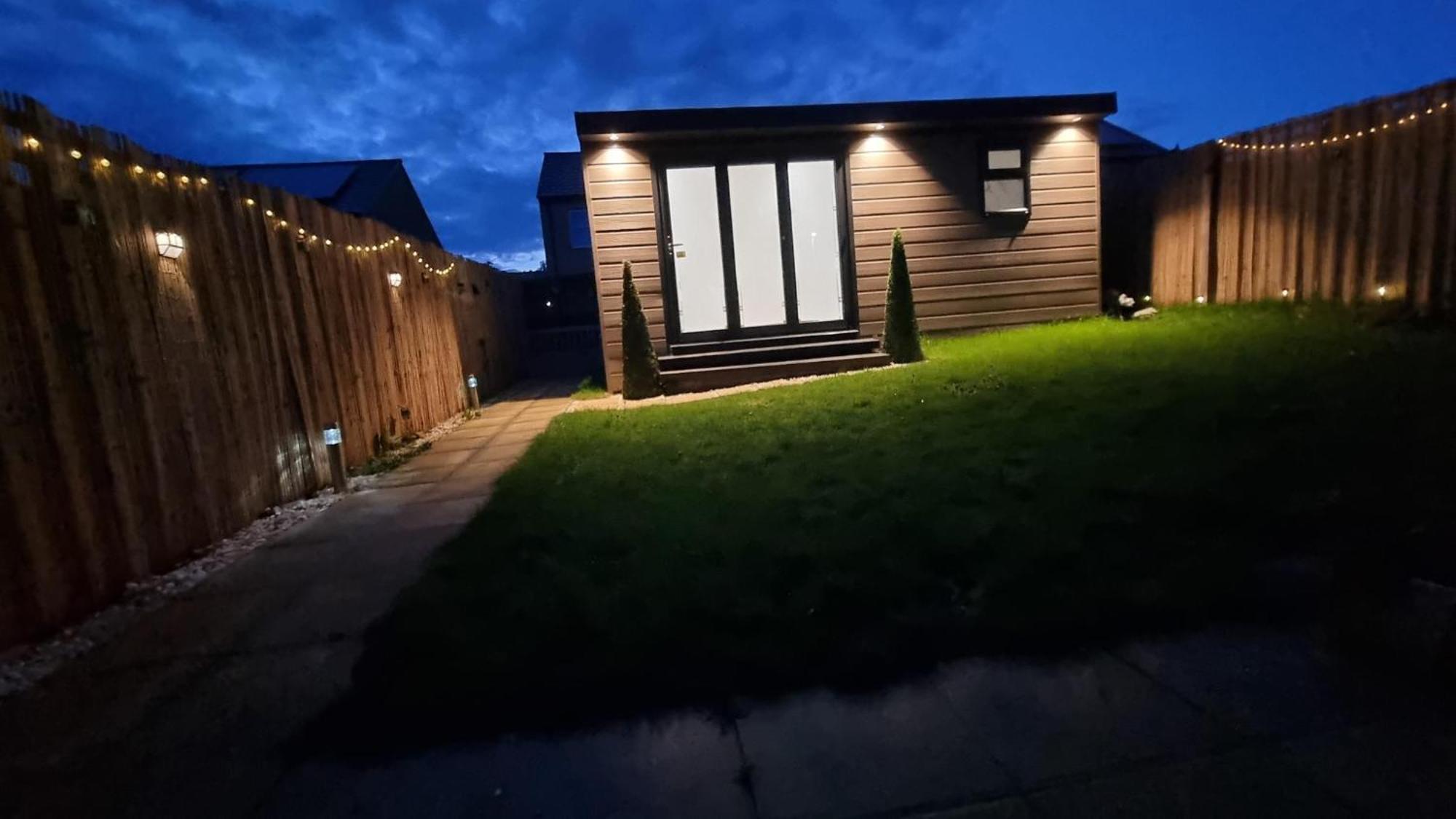 T-I-G-H The Coziest Place Wifi & Netflix Near Roundhay Villa Leeds  Exterior foto